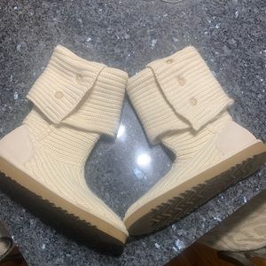 Very good condition warm UGG sweater boots. Woman’s size 10.